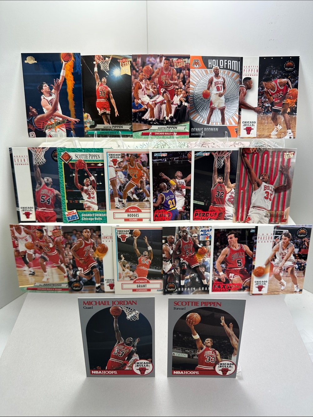 Michael Jordan 90’ NBA Hoops #65 + Bulls dynasty lot of 19 Scottie Pippen/Kukoc